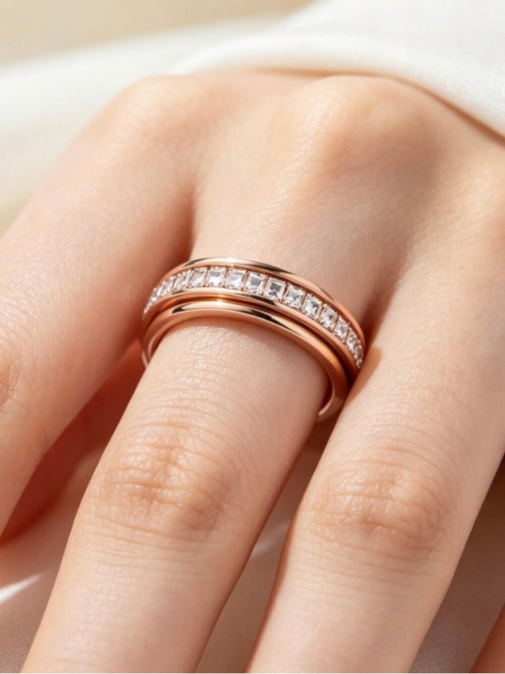 FLORIDECO Full Crystal Stainless Steel Spinner Ring 4mm Anti Anxiety